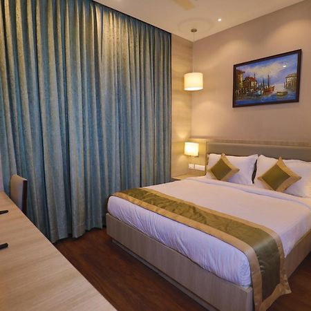 Hotel Goa Country Club à Gurgaon Extérieur photo