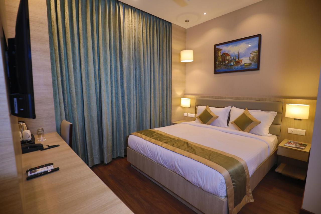 Hotel Goa Country Club à Gurgaon Extérieur photo