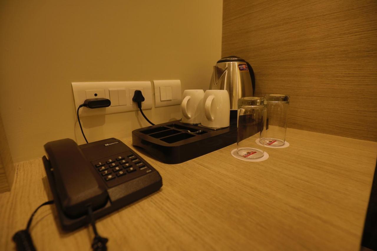 Hotel Goa Country Club à Gurgaon Extérieur photo