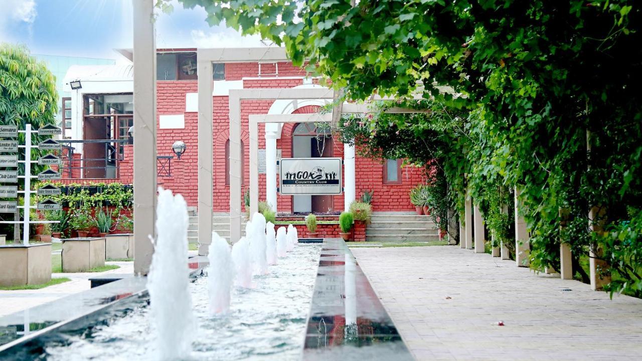 Hotel Goa Country Club à Gurgaon Extérieur photo