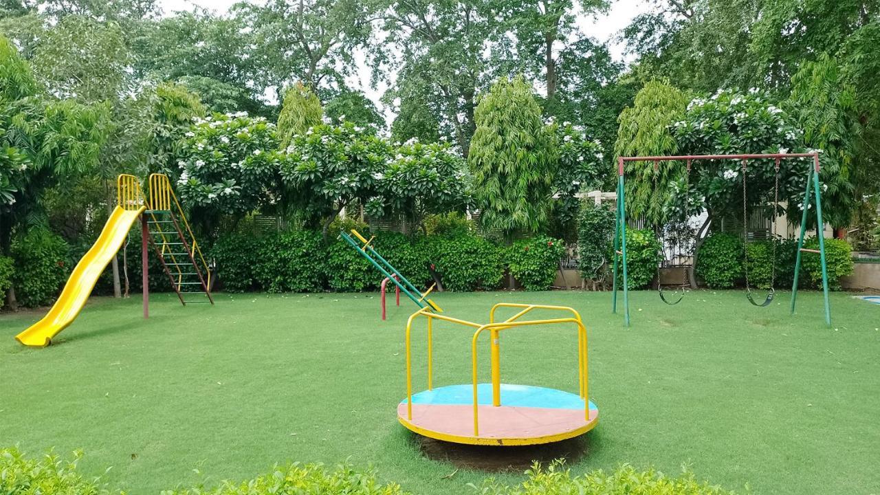 Hotel Goa Country Club à Gurgaon Extérieur photo