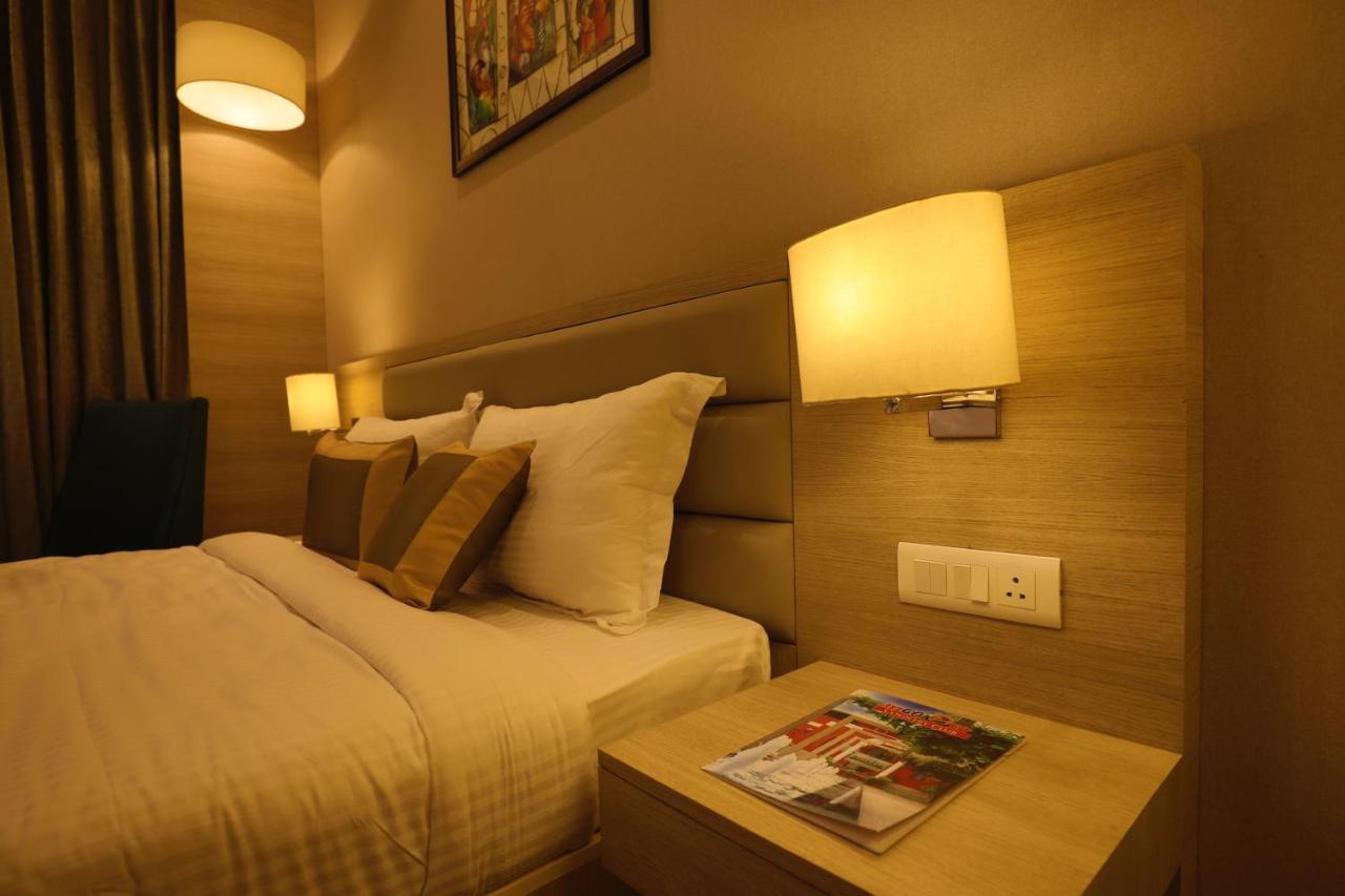 Hotel Goa Country Club à Gurgaon Extérieur photo