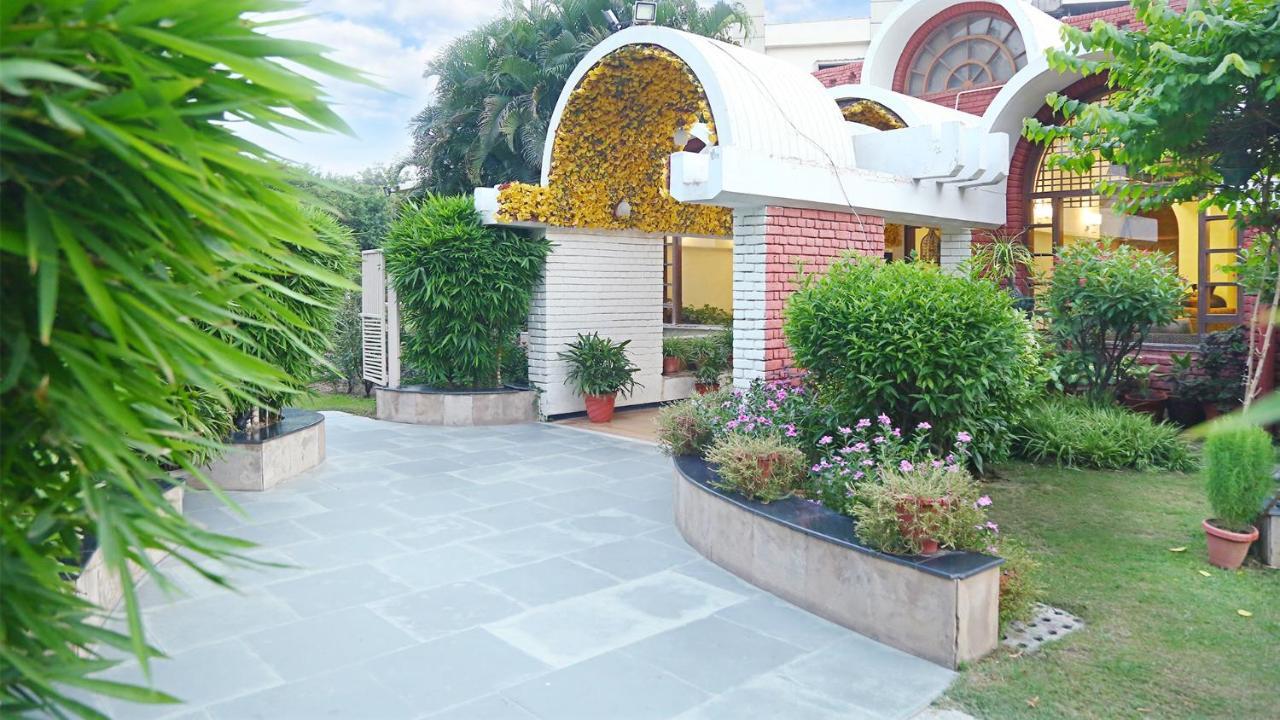 Hotel Goa Country Club à Gurgaon Extérieur photo