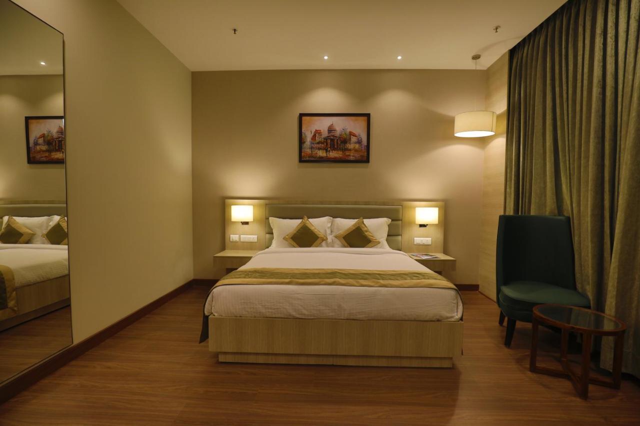 Hotel Goa Country Club à Gurgaon Extérieur photo