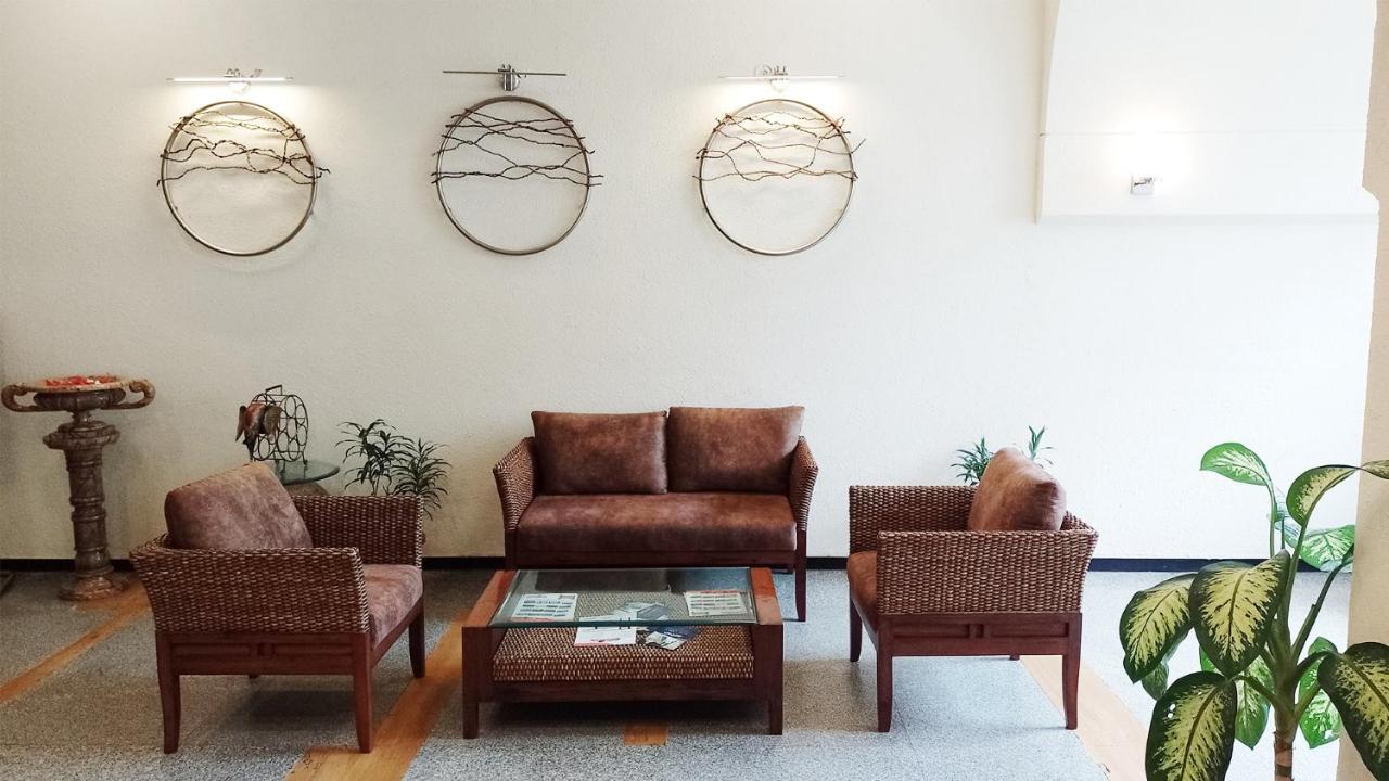 Hotel Goa Country Club à Gurgaon Extérieur photo