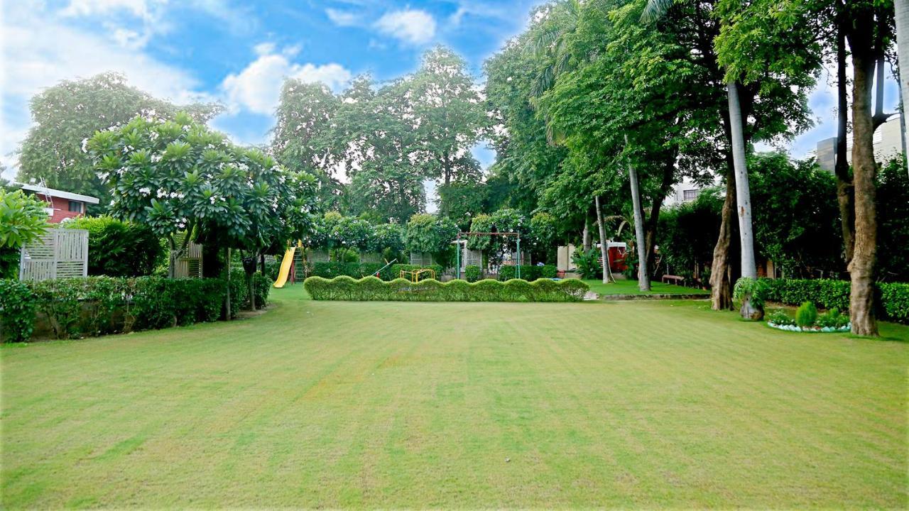 Hotel Goa Country Club à Gurgaon Extérieur photo