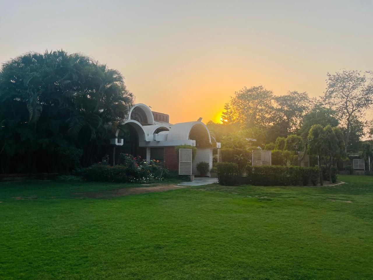 Hotel Goa Country Club à Gurgaon Extérieur photo