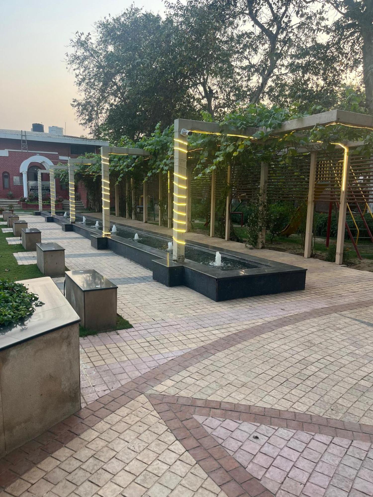 Hotel Goa Country Club à Gurgaon Extérieur photo